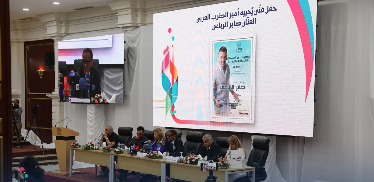 مساء اليوم: افتتاح الدورة 25 للمهرجان العربي للإذاعة والتلفزيون بحفل لصابر الرباعي