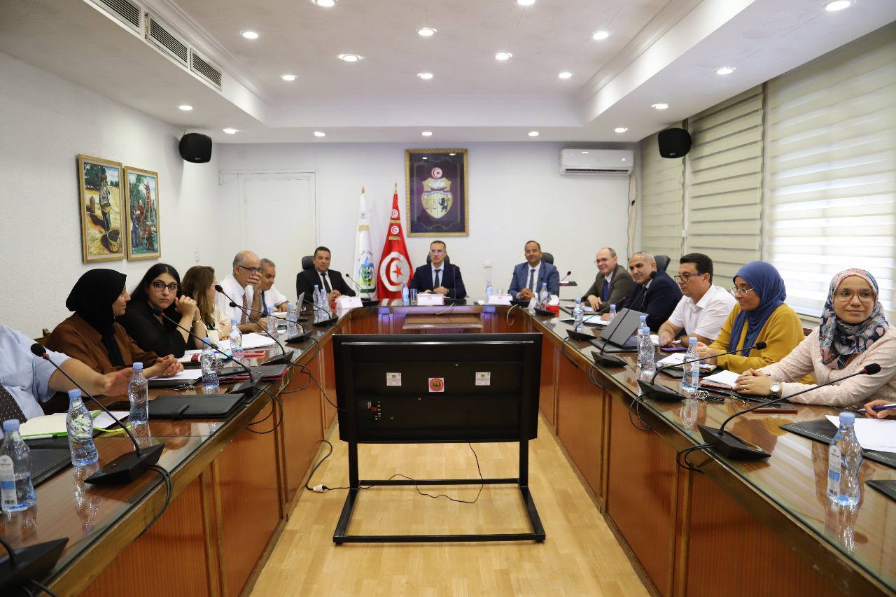 جلسة عمل حول تقديم المنظومة الرقمية الجديدة للتصرف في الأعلاف المدعمة بمدنين 