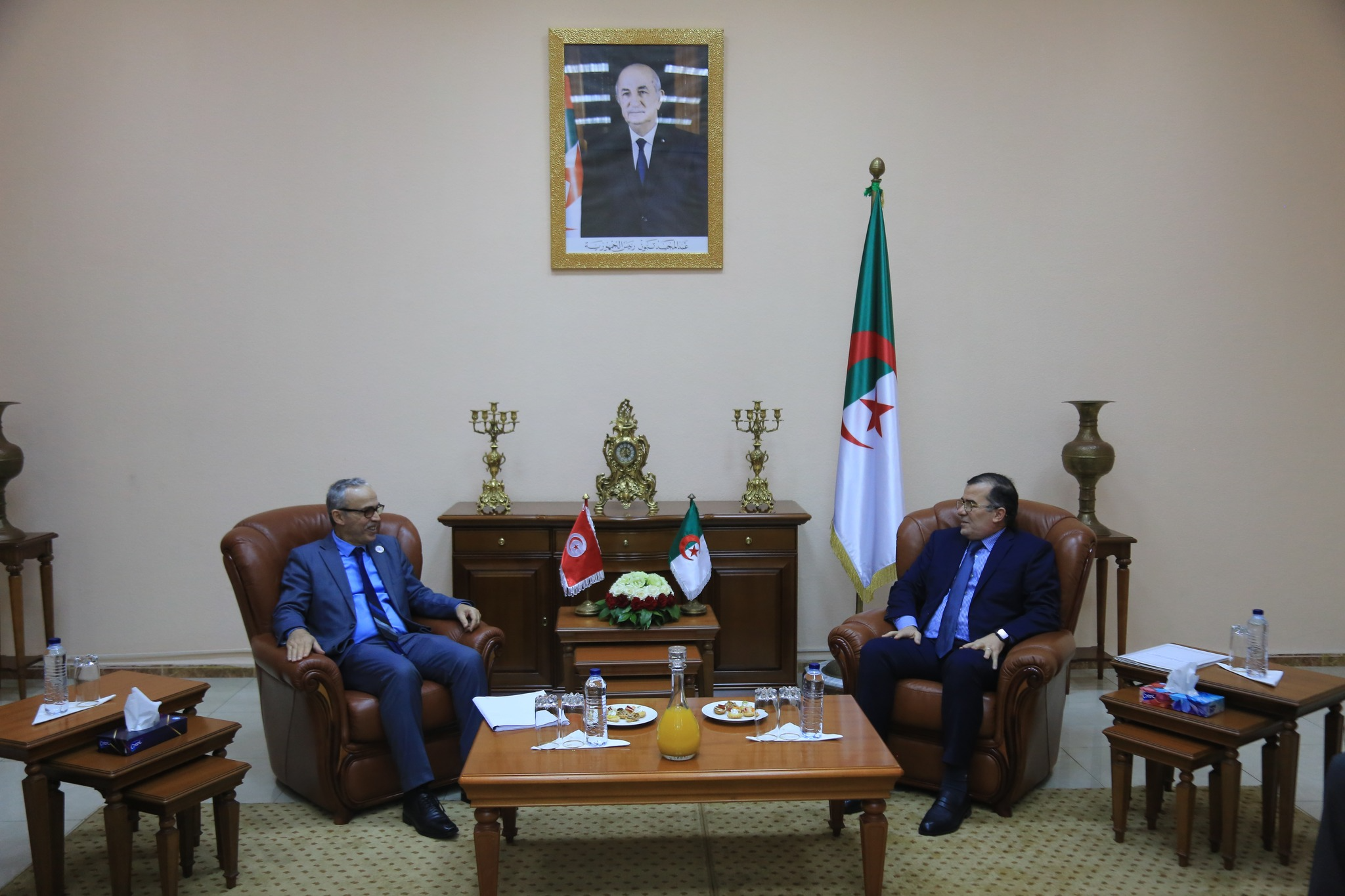وزير الشؤون الاجتماعية ونظيره الجزائري يعربان بالجزائر عن إرادتهما تكثيف وتيرة التعاون المشترك