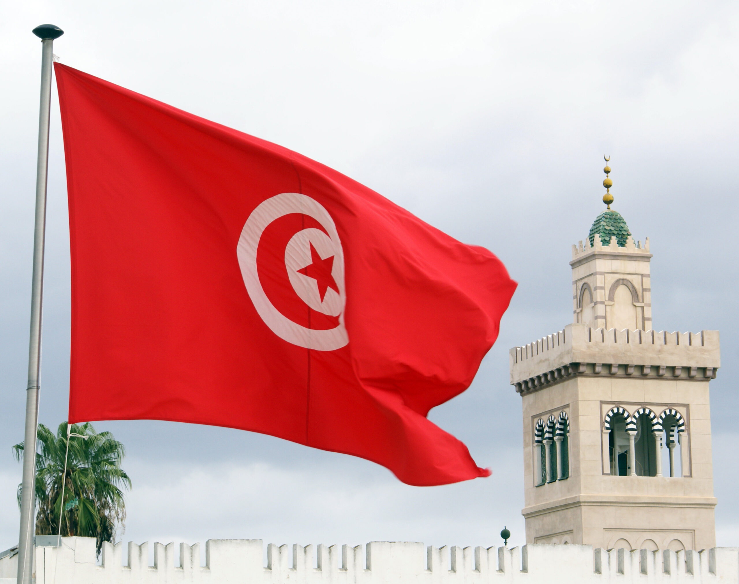 L’armée tunisienne à l’honneur: Une cérémonie officielle de levée du drapeau s’est tenue à la Kasbah 
