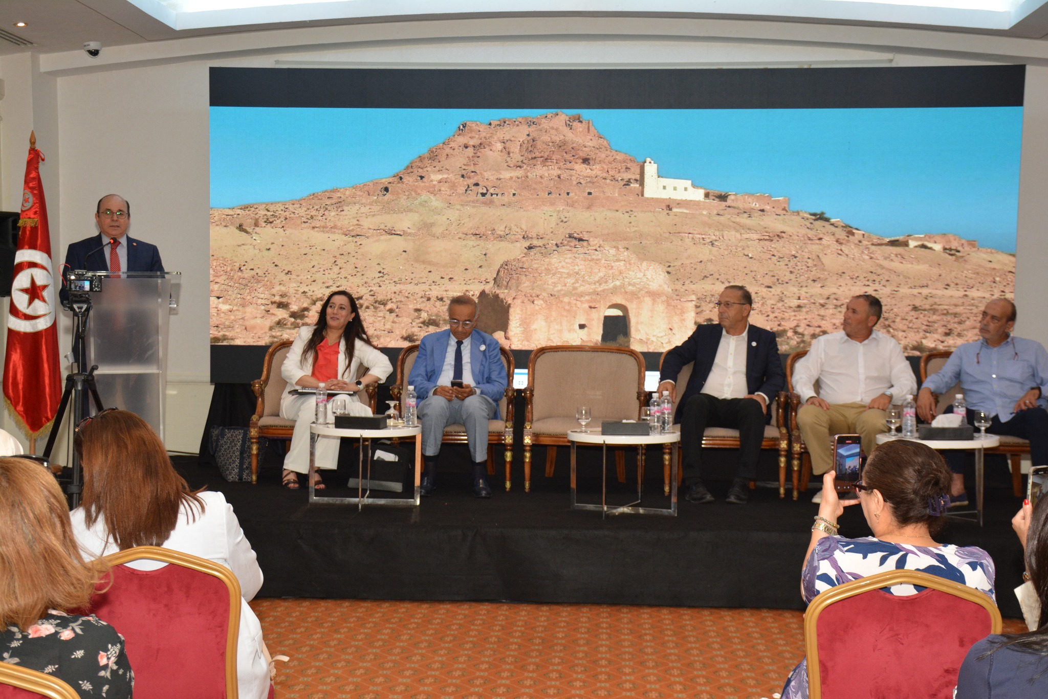 وزير السياحة يعطي اشارة انطلاق اليوم الإعلامي حول السياحة الداخلية في ظل سعي مستمر لتطوير هذا الصنف