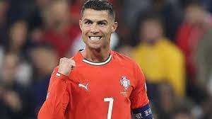 النصر السعودي يجدد عقد النجم البرتغالي كريستيانو رونالدو حتى عام 2027