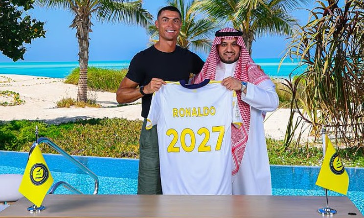 النصر السعودي يجدد عقد النجم البرتغالي كريستيانو رونالدو حتى عام 2027