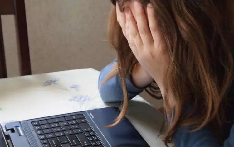 عرض مسرحي بتونس يُسلّط الضوء على العنف الرقمي في حق النساء