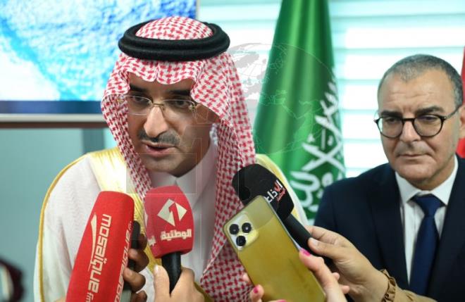 التوقيع على اتفاقية قرض للمساهمة في تمويل مشروع إنشاء قطب واحي بالجنوب التونسي