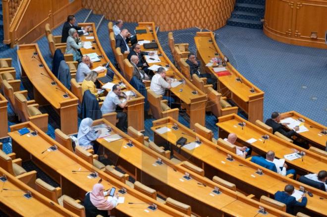 وزير أملاك الدولة والشؤون العقارية: من الضروري تسجيل أملاك الدولة لضمان حمايتها قانونيا
