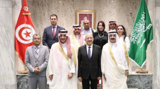 وزير الصحة والرئيس التنفيذي للصندوق السعودي للتنمية يستعرضان تقدم عديد المؤسسات الصحية من اصناف مختلفة