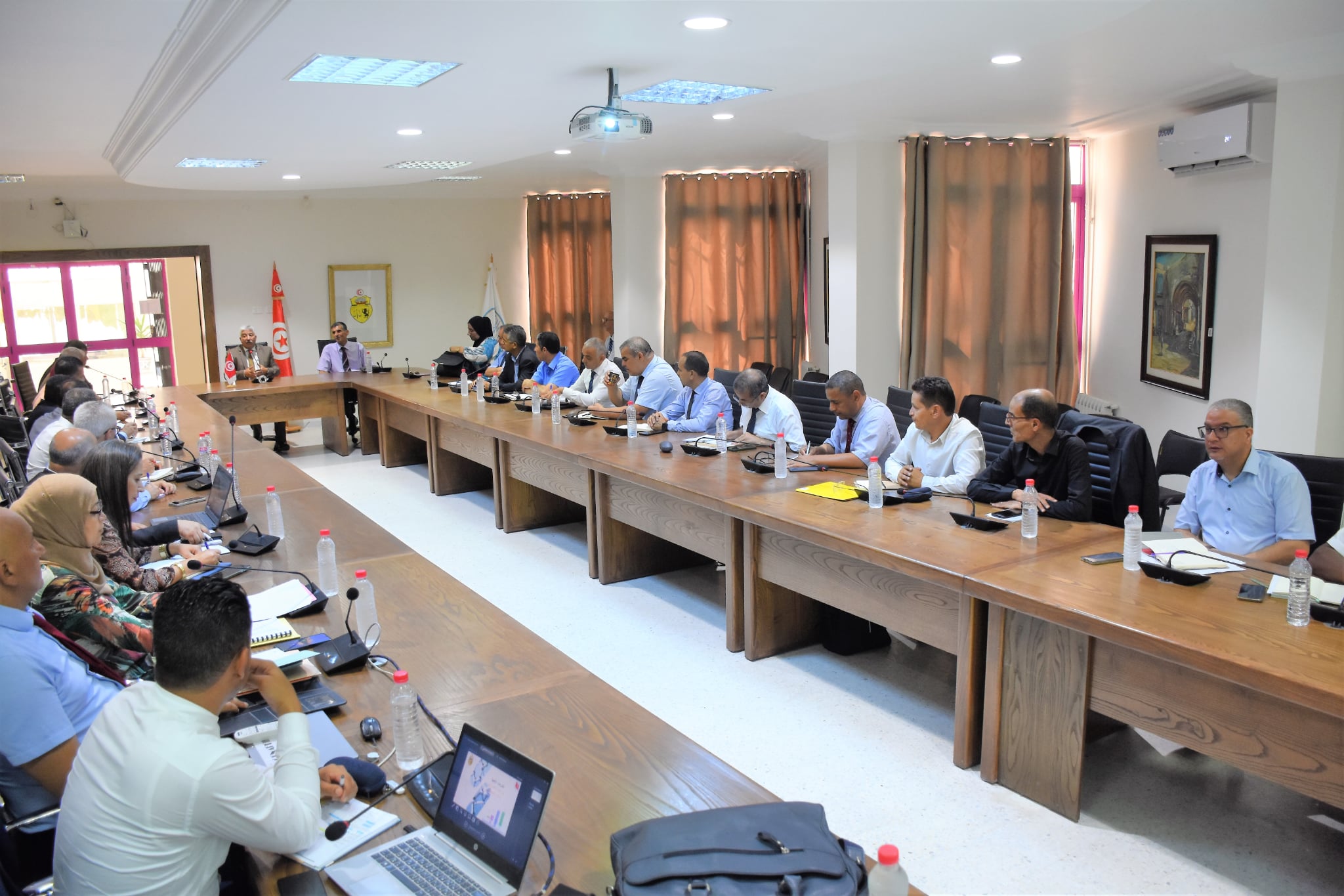 دورة تكوينية خاصة بالمديرين الجهويين للتشغيل والتكوين المهني حول ملف الشركات الاهلية.