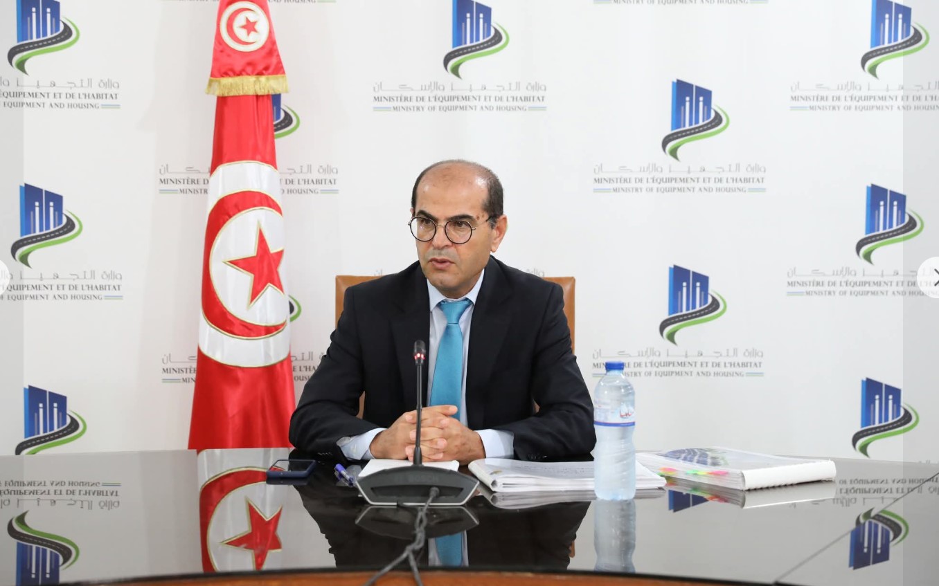 وزير التجهيز : ’’قطاع الجسور والطرقات يحظى بالأولوية على مستوى الوزارة ’’
