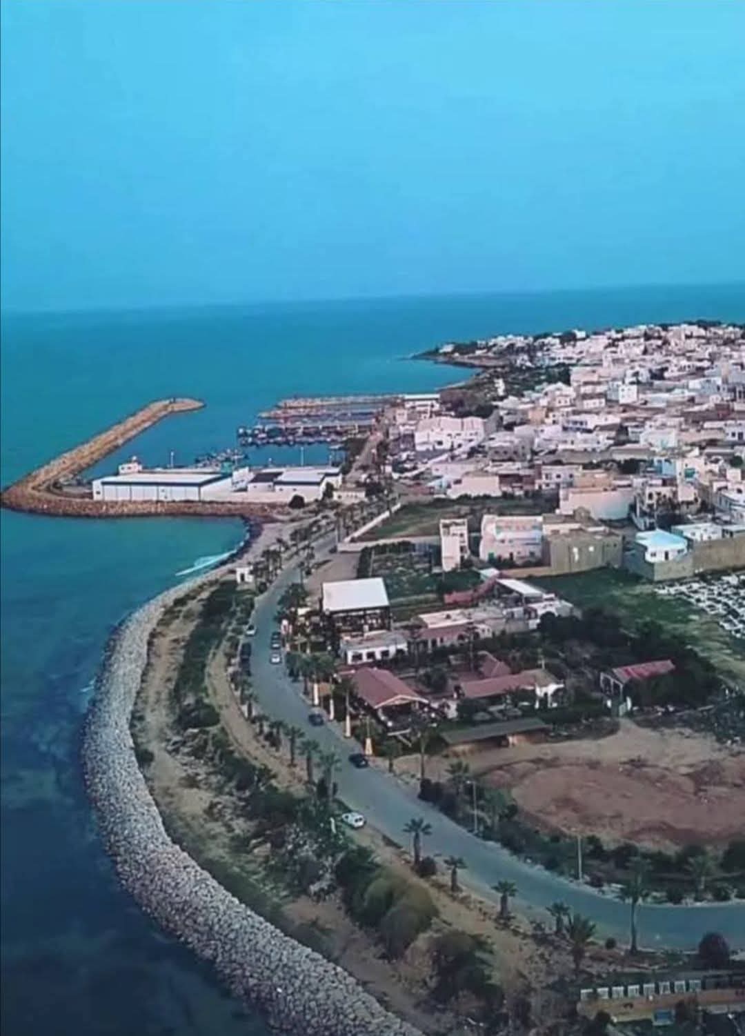  طقس صاف الى قليل السحب.