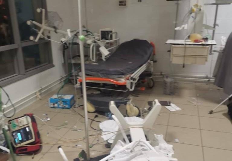 القصرين: الاحتفاظ بـ4 أشخاص على خلفية اعتداء طال مساء أمس قسم الاستعجالي بالمستشفى الجهوي والعاملين فيه 